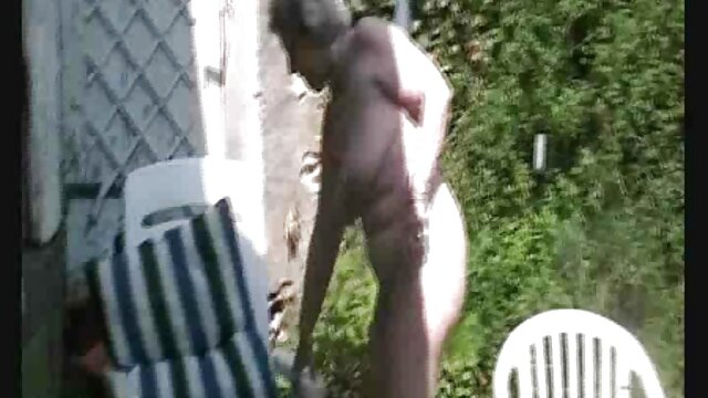 Sra. Kokel pornô vestido e dois negros
