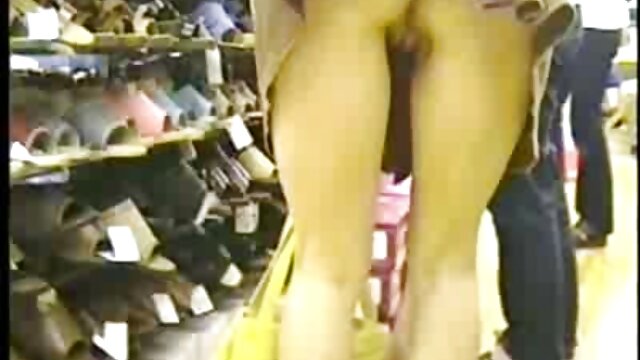 Deita-te de sexo gratis vestido lado e pega numa lança