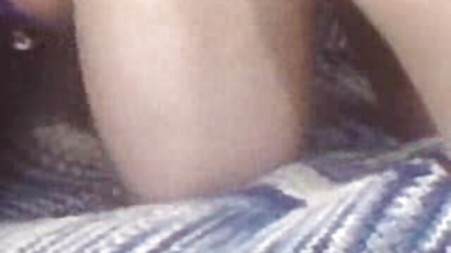 A madura gosta de ser rasgada por um jovem com 27 vestido curto porno anos de pau duro!