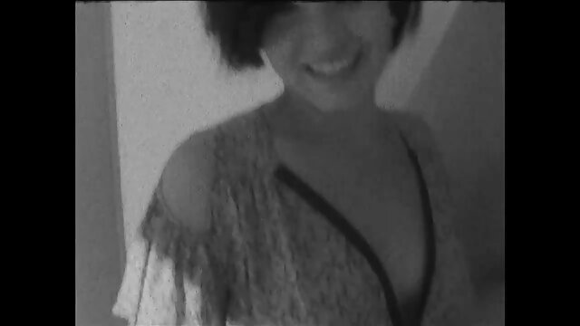 Mãe com filha a fazer vestido curto porno cunnilingus um ao outro na pose 69