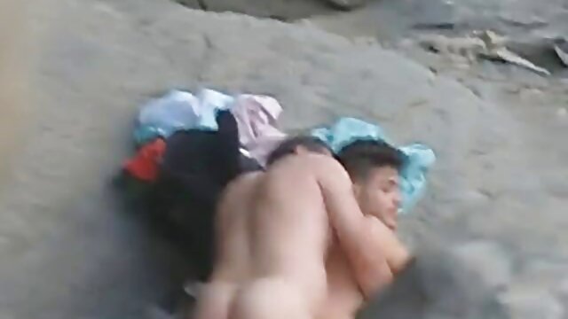 A adolescente amadora Latina Penelope Reed leva a sua porno vestido sem calcinha rata numa viagem pela cidade.