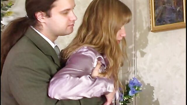 A orquídea porno vestida de noiva Krystal controla o padrasto.