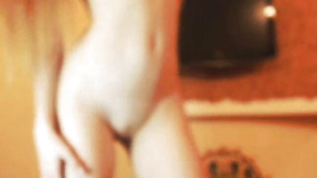 Keisha xvideos levantando vestido Grey tenta alguns dos seus brinquedos anal