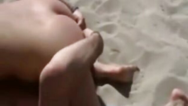 Eu e o meu namorado fodemos a minha mulher no hotel. porno de vestido longo