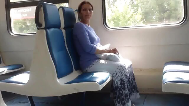 Mãe, Mãe, xvideos de vestido sem calcinha A mulher faz um broche ao seu amante.