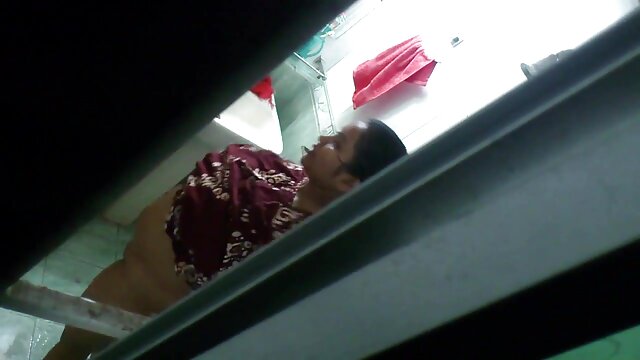 Mulher Madura A meter o dedo na pila de um rapaz com as suas pegas porno de vestido curto amorosas