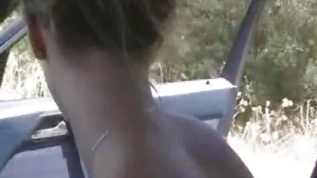 Os xvideos vestido amantes caem na lente de uma câmara escondida na escadaria